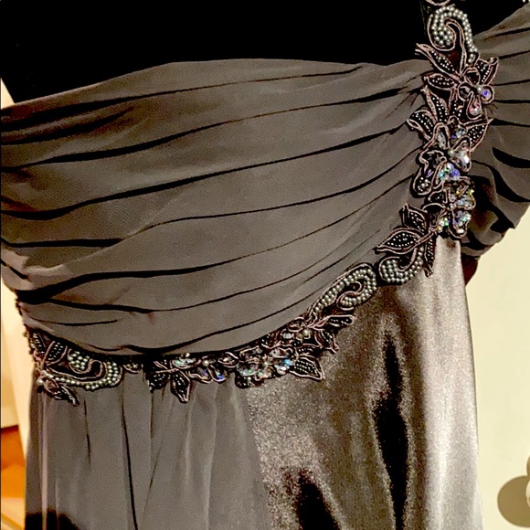 🍒 Le Chateau Satin & Crepe Dress!! - Picture 4 of 8